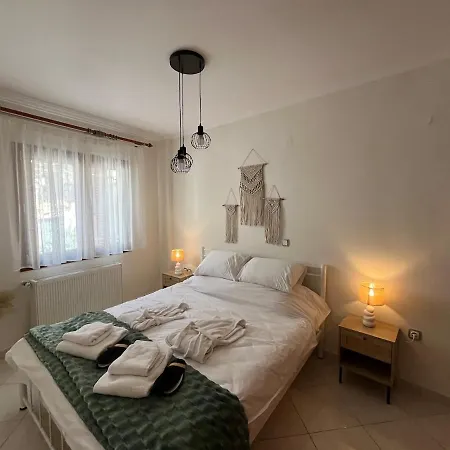 Cozy In Old Town Ano Poli With 2 Bedrooms * סלוניקי