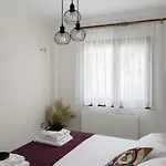 Cozy In Old Town Ano Poli With 2 Bedrooms