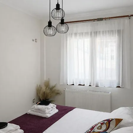 Cozy In Old Town Ano Polis