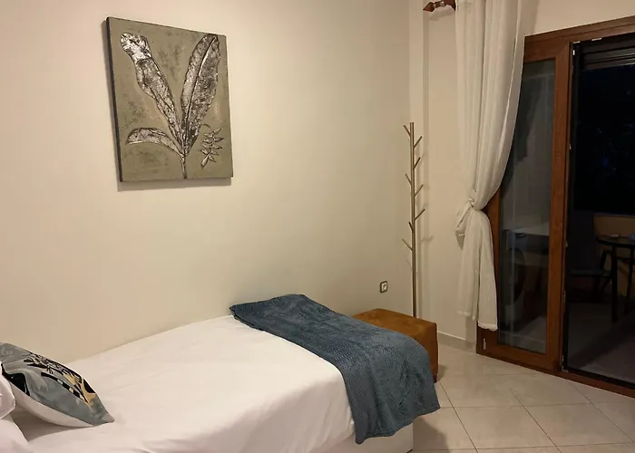 Cozy In Old Town Ano Poli With 2 Bedrooms Appartamento *