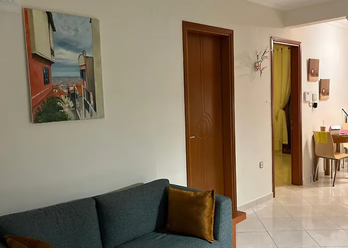 Cozy In Old Town Ano Poli With 2 Bedrooms Salonicco