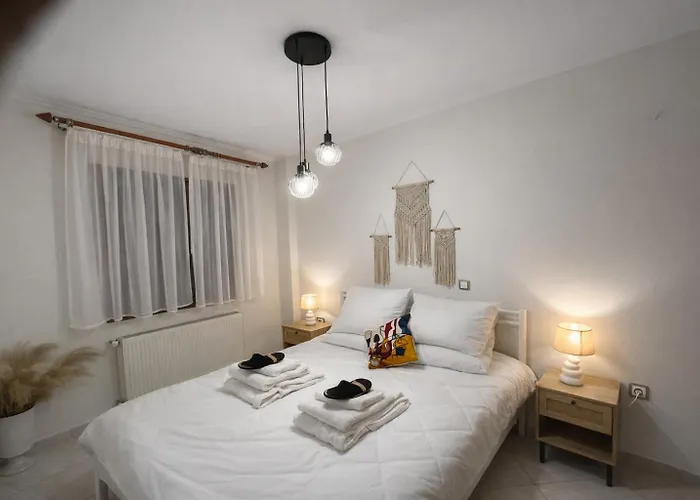 Cozy In Old Town Ano Poli With 2 Bedrooms *