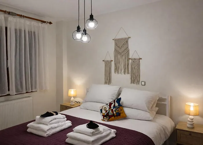 Cozy In Old Town Ano Poli With 2 Bedrooms Salonicco