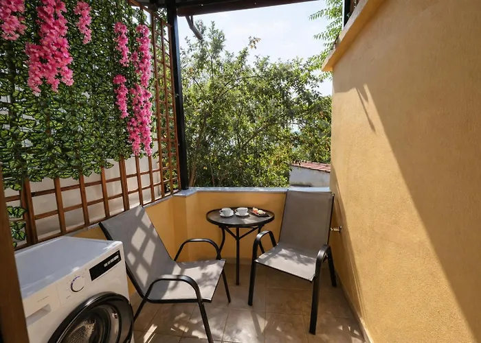 Appartamento Cozy In Old Town Ano Poli With 2 Bedrooms Salonicco